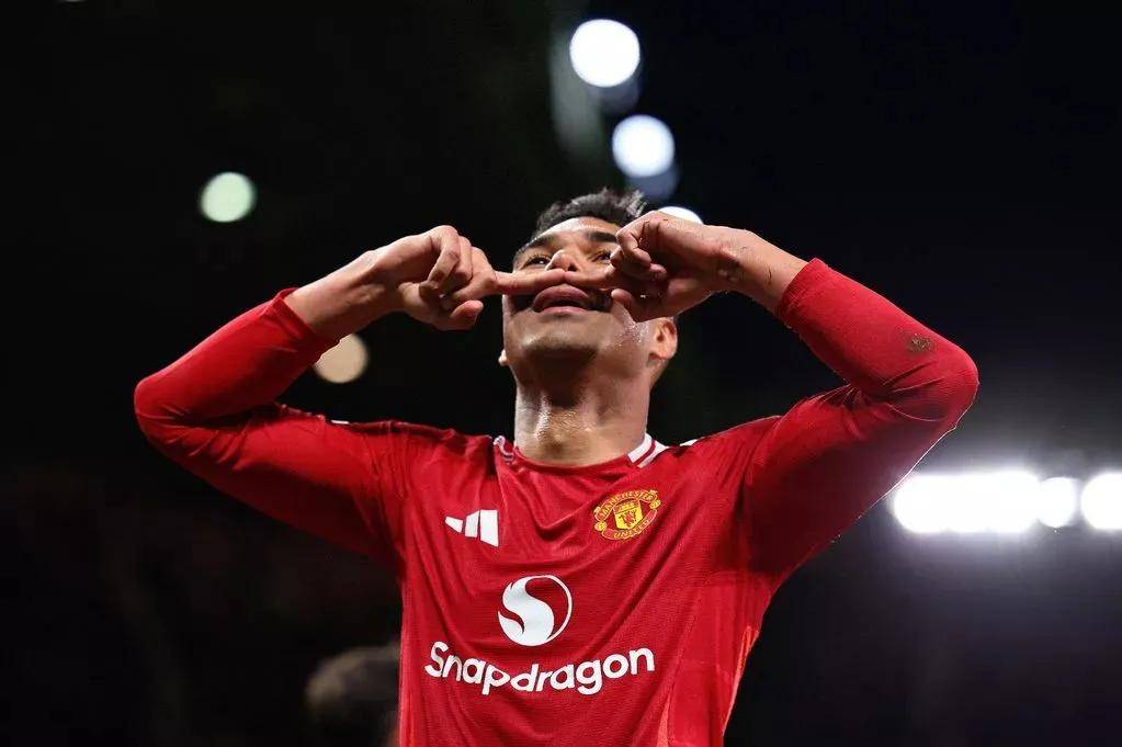 半岛体育app投注-曼联中场抢断反击，助球队夺得关键胜利的简单介绍