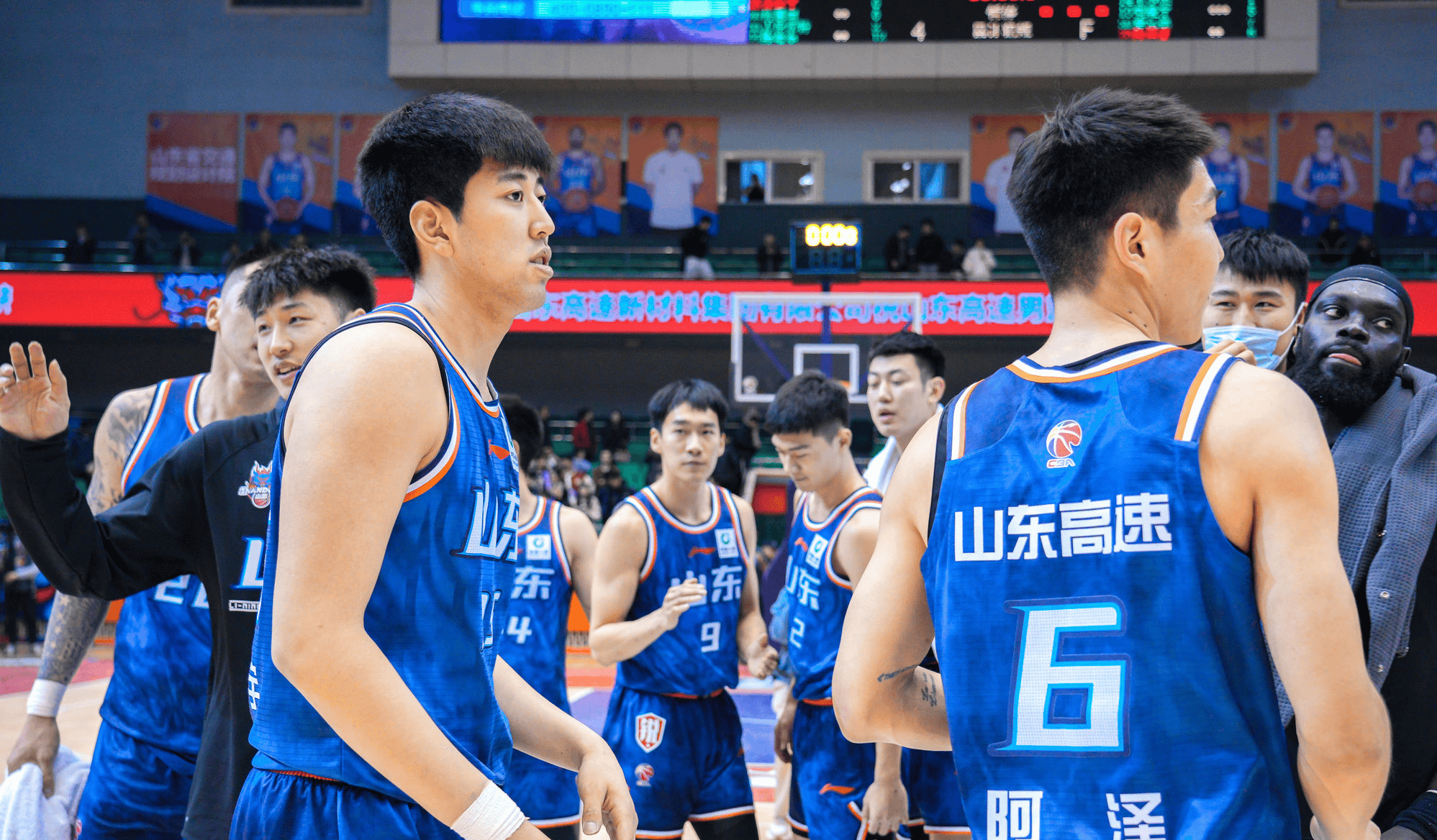 半岛体育在线-山东队击败北京，晋级CBA季后赛