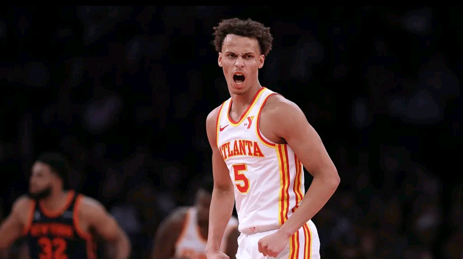 半岛体育登录入口-包含骑士在客场战胜老鹰，科林顿得分王的词条